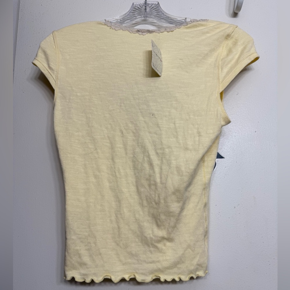 Free People Butter Yellow Lace Trim Tee – Size M - Picture 2 of 3